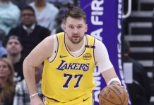 Doncic vuelve con 42 puntos en otra noche de récord de LeBron James