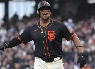 Devers lidera a los Gigantes con jonrón clave y asegura serie ante Filis