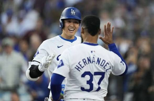 Dodgers desatan ofensiva en Toronto con jonrones de Ohtani y Teóscar