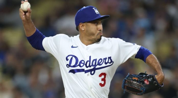 Edwin Díaz será operado del codo y se perderá varias semanas con los Dodgers