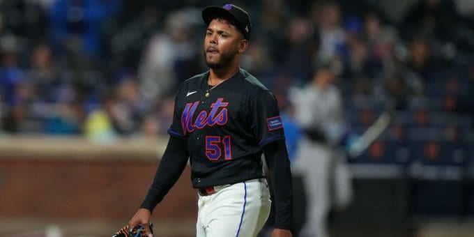 Rockies frenan el buen momento de los Mets; Freddy Peralta lanza bien, pero sin apoyo
