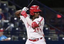 Félix Reyes pega jonrón en el primer turno al bate de su carrera en Grandes Ligas