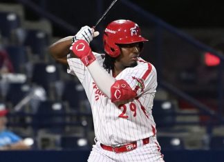 Félix Reyes pega jonrón en el primer turno al bate de su carrera en Grandes Ligas