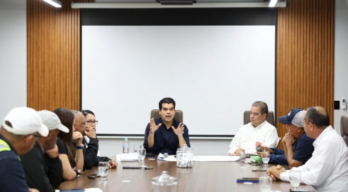 Wellington Arnaud verifica con comité de veeduría avances de construcción alcantarillado sanitario en Licey al Medio