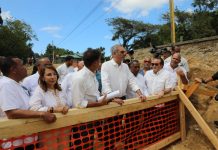Presidente Abinader anuncia la construcción de un complejo de 112 apartamentos para afectados por las lluvias en Villa Montellano, Puerto Plata
