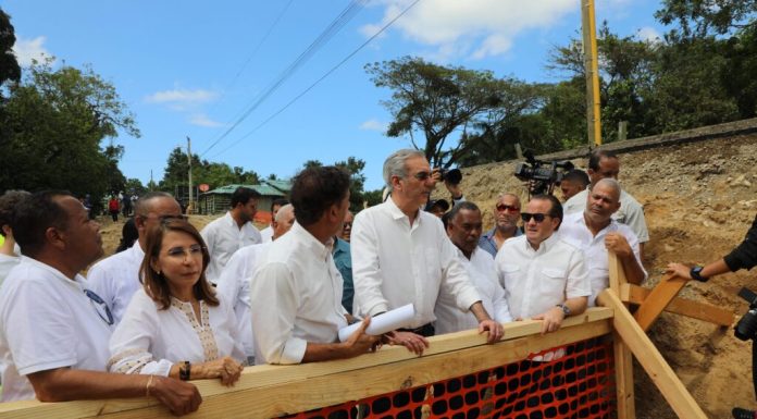 Presidente Abinader anuncia la construcción de un complejo de 112 apartamentos para afectados por las lluvias en Villa Montellano, Puerto Plata