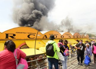 Otro incendio en Ciudad de México arrasa 100 puestos en el Mercado de Sonora