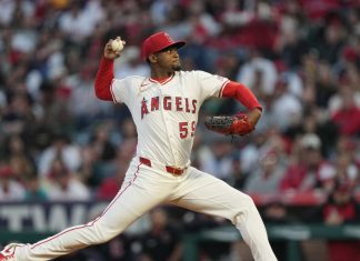 José Soriano domina con 10 ponches y extiende su brillante inicio ante Atlanta Braves