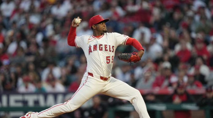 José Soriano domina con 10 ponches y extiende su brillante inicio ante Atlanta Braves