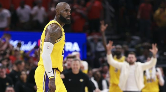 LeBron James sigue acabando en los playoffs e insiste: ‘Yo soy el Rey’