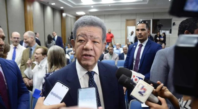 Leonel Fernández critica reacción tardía del Gobierno ante lluvias que generaron estragos