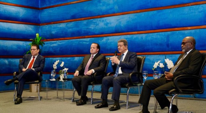 Leonel Fernández dispuesto a consensuar con el Gobierno ante crisis global; condiciona posición FP sobre algunas decisiones