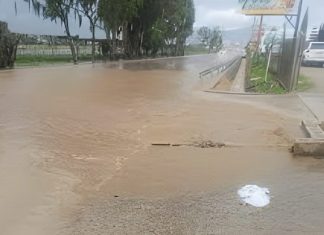 Reportan calles y avenidas inundadas en Constanza tras intensas lluvias