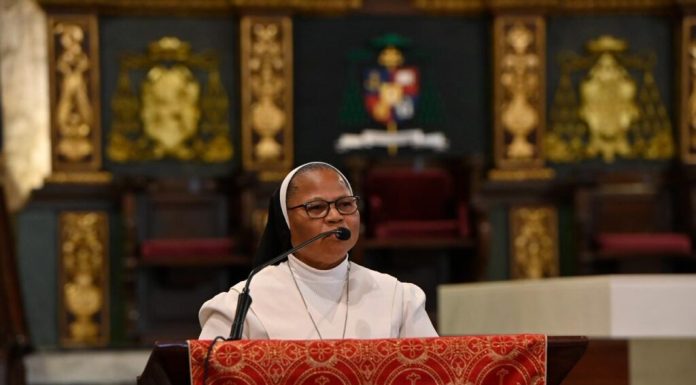 Iglesia llama a Espectáculos Públicos regular música obscena y obligar a los urbanos a limpiar letras