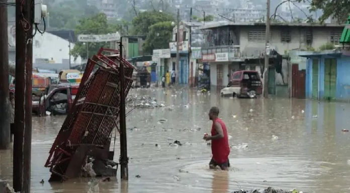 Reportaje- Moradores en sectores de las cañadas la 800 y los Girasoles dicen que las lluvias se llevó todo