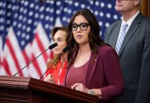 Renuncia la secretaria de Trabajo de Estados Unidos en medio de investigaciones en su contra