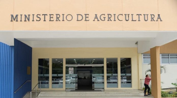 Otro funcionario renuncia de Agricultura y denuncia ambiente hostil de trabajo