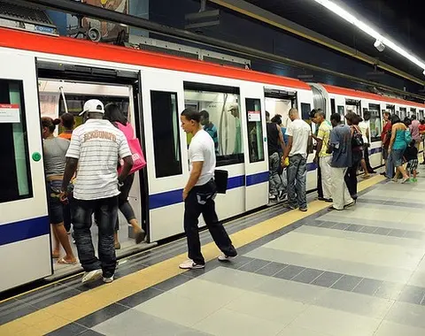 Suspenden teleférico y parte Metro de Santo Domingo Domingo por lluvias