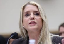 Donald Trump destituye a la fiscal general Pam Bondi