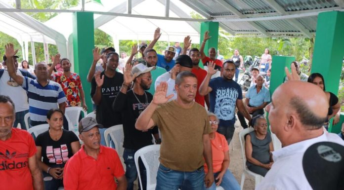 Dirigentes del PRM en Salcedo se juramentan en Fuerza del Pueblo