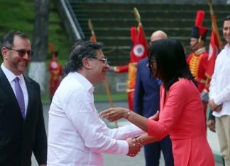 Petro es recibido por Delcy Rodríguez en su primera visita a Venezuela tras la captura de Maduro