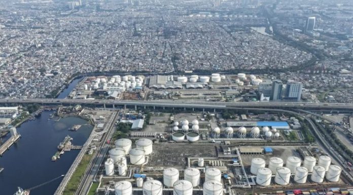 Petróleo superó los US$110 mientras el presidente Trump amenaza con una escalada