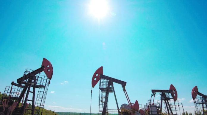 Precios del petróleo caen ante la expectativa de tregua en Medio Oriente tras declaraciones de Trump