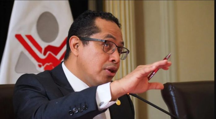 Jefe de jurado electoral de Perú admite “serias irregularidades” en los comicios