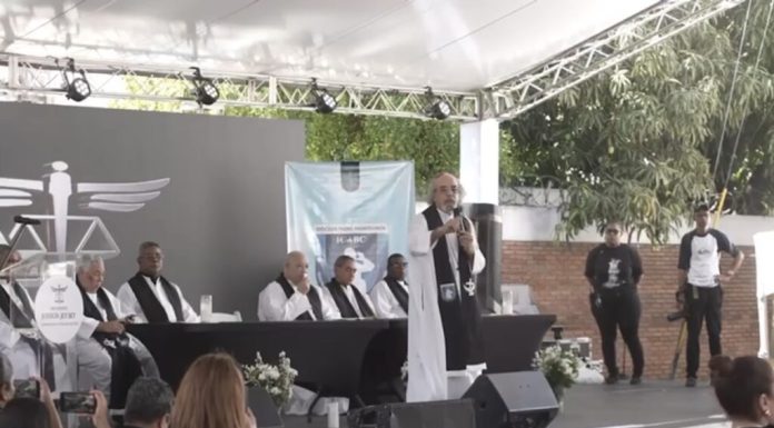 En misa por aniversario de la tragedia del Jet Set, Padre Rogelio Cruz cuestiona cifra oficial de víctimas