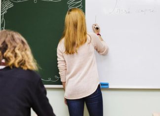 Un adolescente mata a su profesora de literatura en un colegio de Rusia