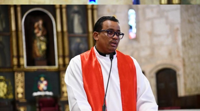 Sacerdote condena corrupción partido tras partido, gobierno tras gobierno