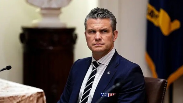 Secretario de Guerra Pete Hegseth Hegseth destituye al jefe de Estado Mayor de la Armada estadounidense