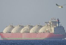 Superpetrolero iraní desafía el bloqueo de EU y cruza Ormuz