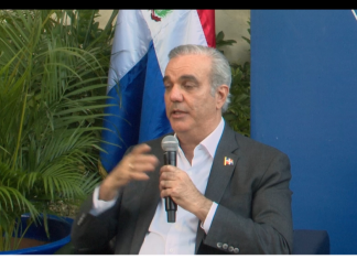 Presidente Abinader conversa con estudiantes universitarios sobre educación, liderazgo y servicio público como pilares del desarrollo