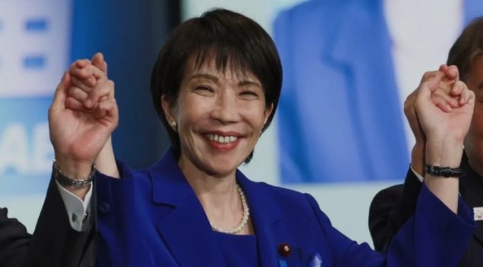 Takaichi dice que Japón tiene asegurado el suministro de petróleo hasta el año que viene