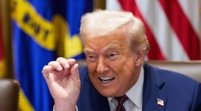 Ahora es Trump quien ordena el cierre del estrecho Ormuz; dice Armada de EUA interceptará buques