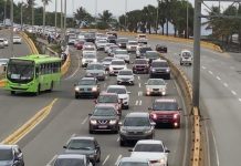 Vacacionistas comienzan a retornar a Santo Domingo para reintegrarse a sus labores este lunes