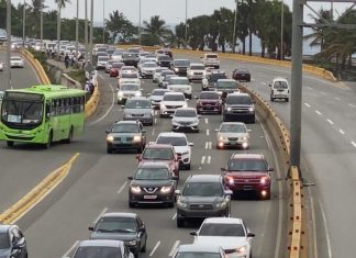 Vacacionistas comienzan a retornar a Santo Domingo para reintegrarse a sus labores este lunes