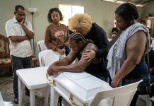 Velan en Santo Domingo Oeste niña fallecida al caerle pared que cedió ante aguaceros