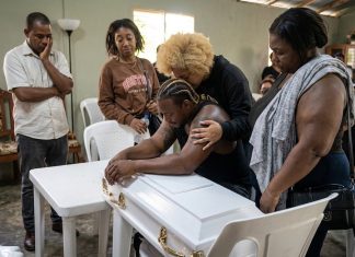Velan en Santo Domingo Oeste niña fallecida al caerle pared que cedió ante aguaceros