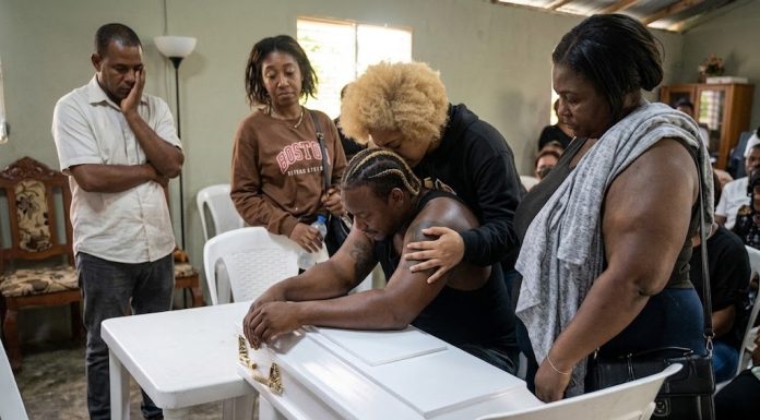 Velan en Santo Domingo Oeste niña fallecida al caerle pared que cedió ante aguaceros