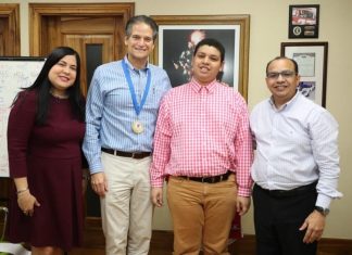 Mesa de Diálogo por el Autismo otorga Medalla por la Inclusión a Oscar Villanueva