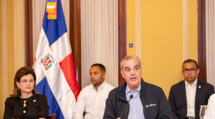 Presidente Abinader dice que la prioridad del Gobierno es salvar vidas, proteger las propiedades y preservar las infraestructuras; llama a la población a evitar zonas de riesgo