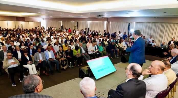 Leonel Fernández encabeza sesiones de trabajo de la Dirección Central de FP en el Este y el Gran Santo Domingo