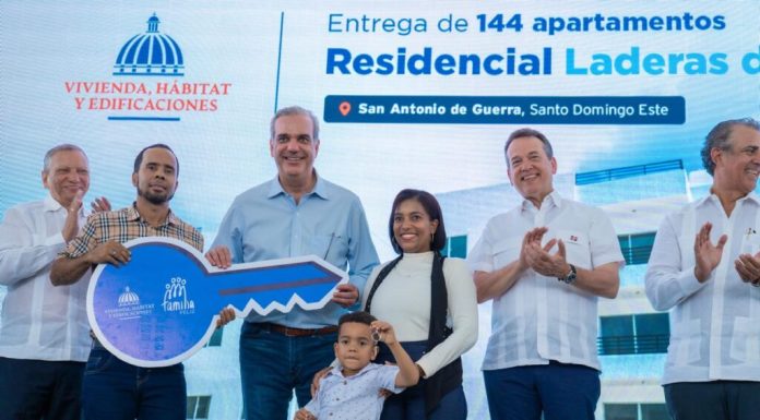 Ministro Ito Bisonó afirma continuidad del programa Familia Feliz; entrega junto al presidente Luis Abinader 144 apartamentos en Laderas del Este