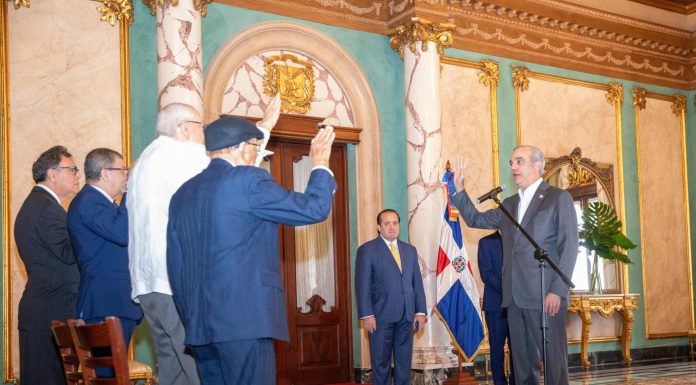 Presidente Abinader juramenta comisión para la puesta en funcionamiento del Museo Histórico de la Gesta de Abril