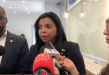 Yeni Berenice condena asesinato de conductor de camión; instruye someter a grupo que lo persiguió