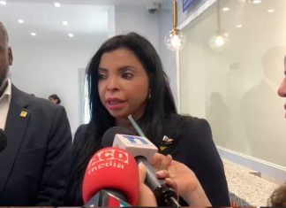 Yeni Berenice condena asesinato de conductor de camión; instruye someter a grupo que lo persiguió