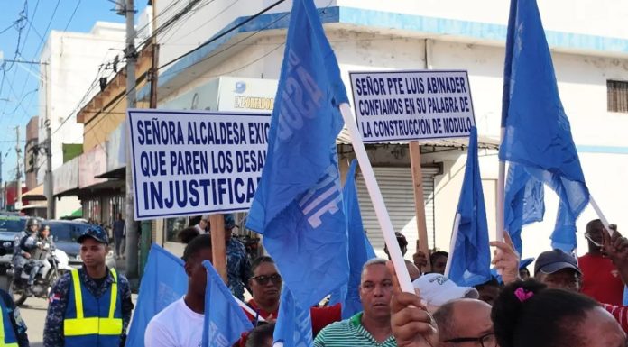 Buhoneros de la Avenida Duarte anuncian una marcha hacia el Palacio Nacional por amenaza de desalojo