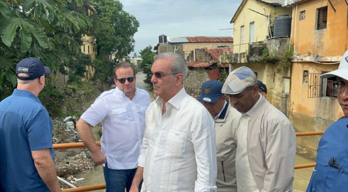 Reportaje- Abinader visita zonas afectadas por lluvias mientras cumple con su agenda ordinaria